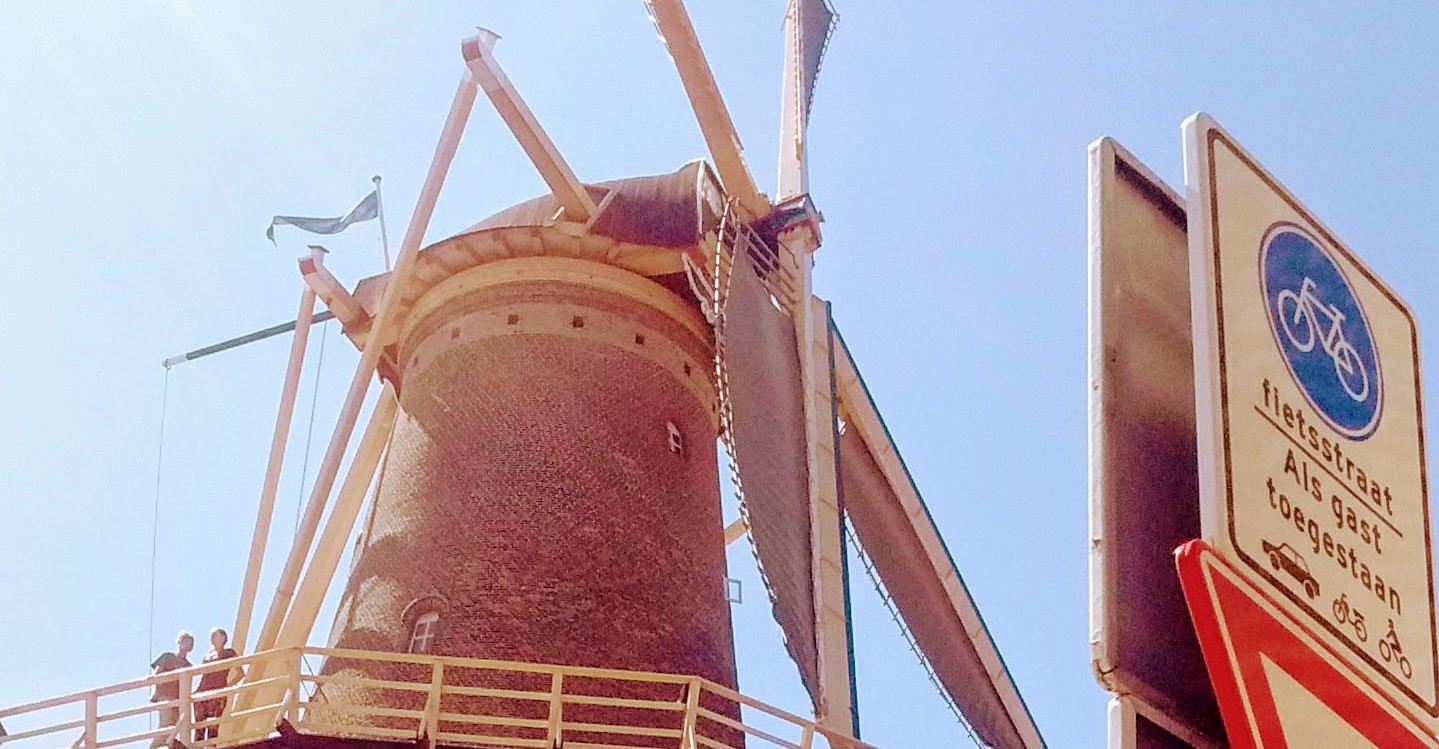 風車、挽きたての小麦粉とStamppot: デルフト（オランダ）